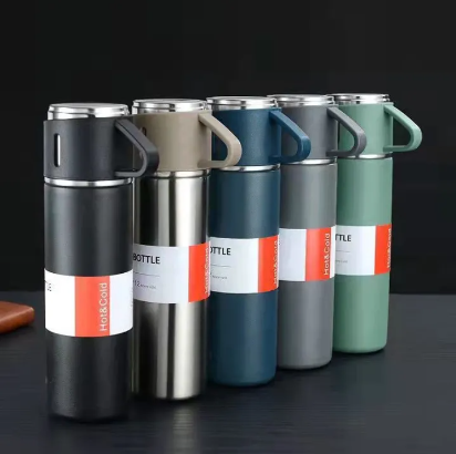 Termo de 500ml máxima eficacia con 3 vasos y dispensador seguro para bebidas
