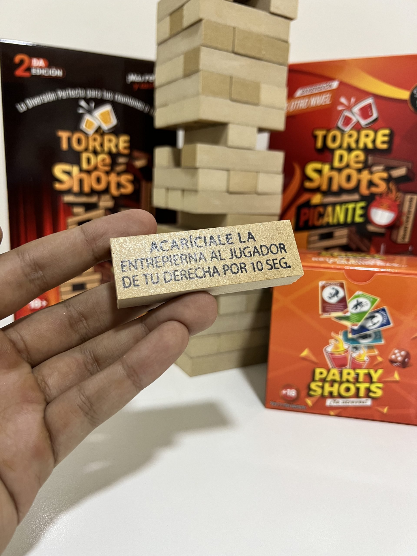 Jenga de 51 bloques y dos vasos, torre de shots con retos picantes +18