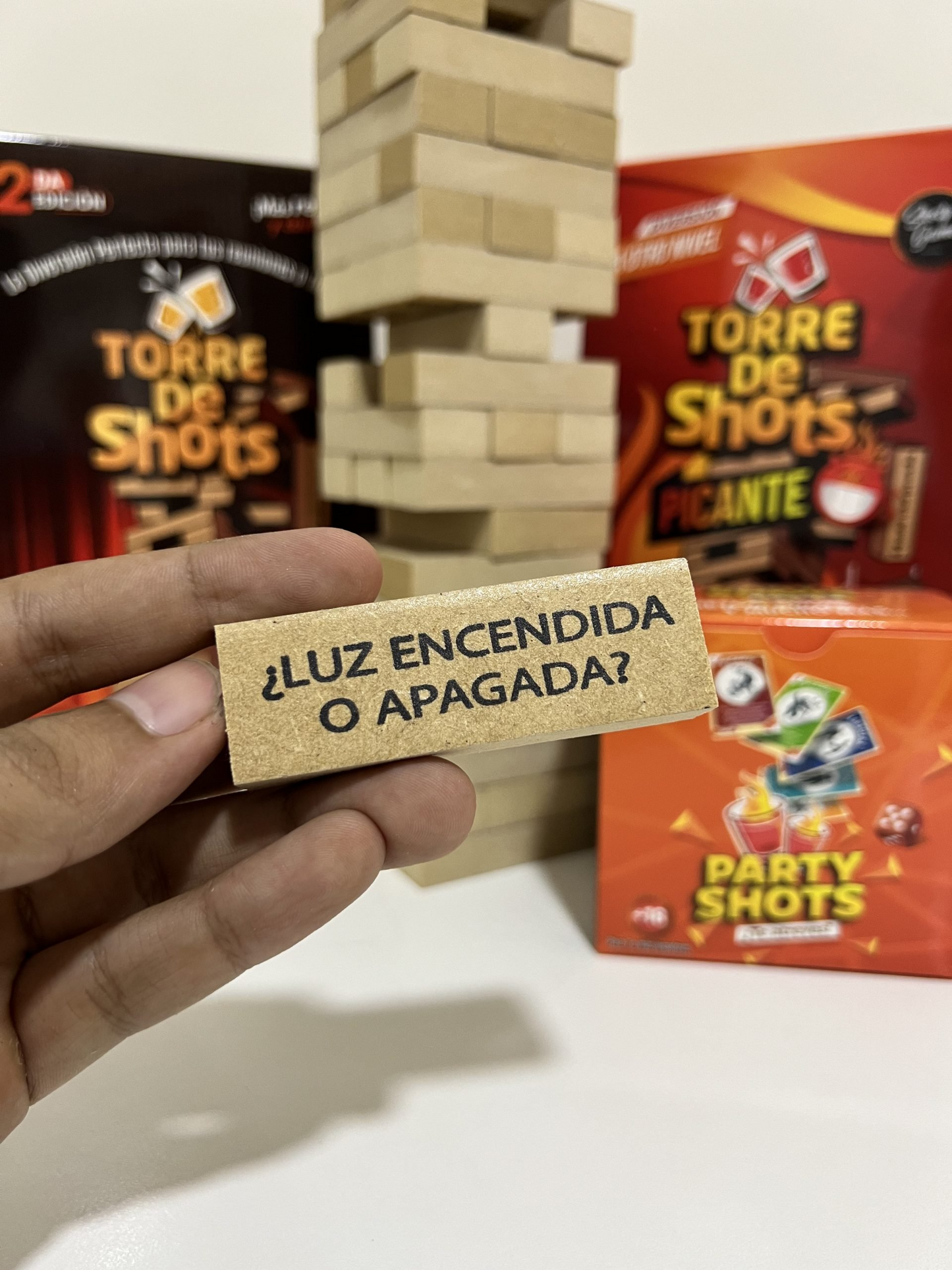 Jenga de 51 bloques y dos vasos, torre de shots con retos picantes +18
